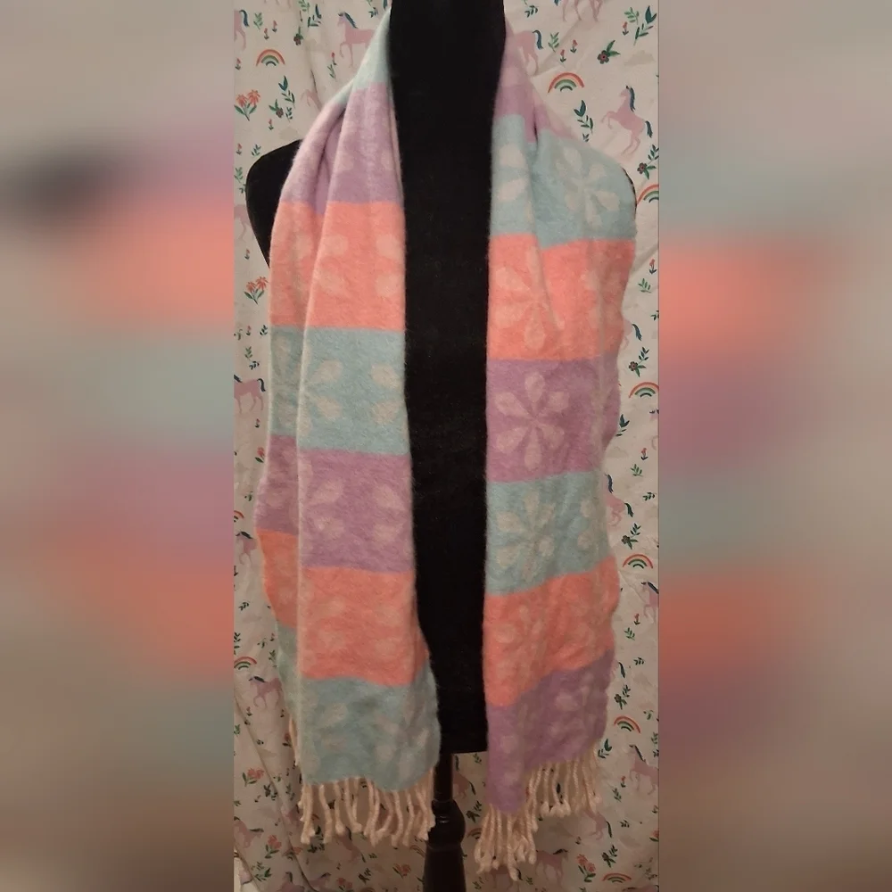 EUC Vintage Y2K R Derwin Clothiers Pastel Scottish Cashnere Retro Flower Scarf